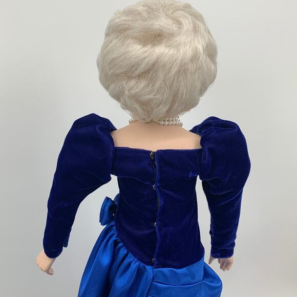 1991 Barbara Bush Danbury Mint America's First Ladies Collection Doll w/ Stand - Picture 5 of 7